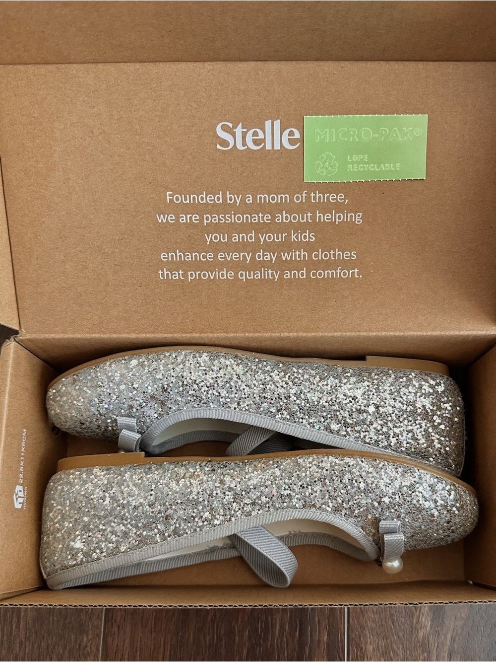 Girls 13 Stelle Silver Glitter Flats w/ Strap & Pearl